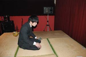開演前・舞台裏待機中の菅野貴夫